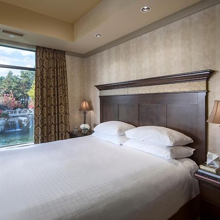 The Royal Kelowna - Bellstar Hotels & Resorts Buitenkant foto