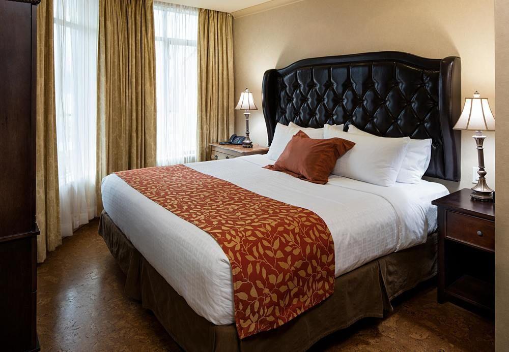 The Royal Kelowna - Bellstar Hotels & Resorts Buitenkant foto