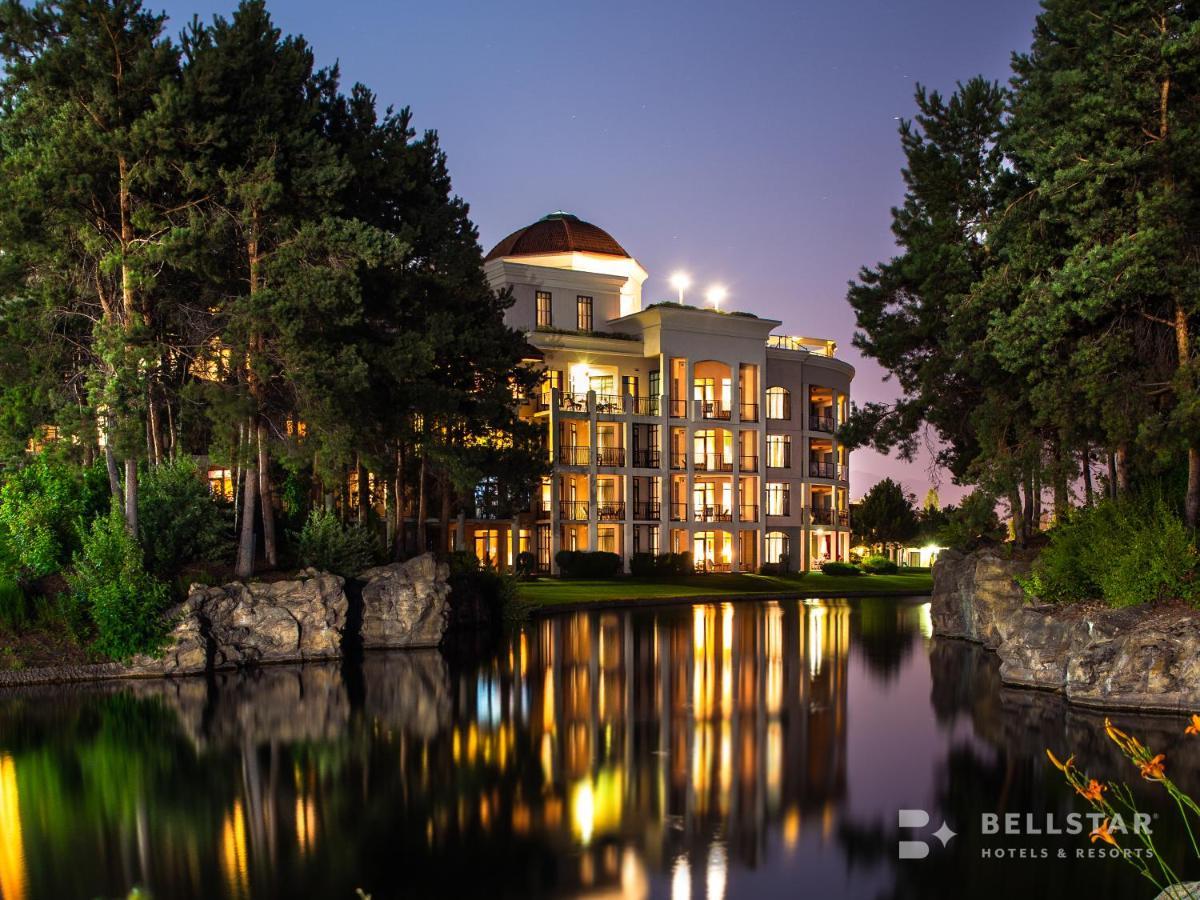 The Royal Kelowna - Bellstar Hotels & Resorts Buitenkant foto