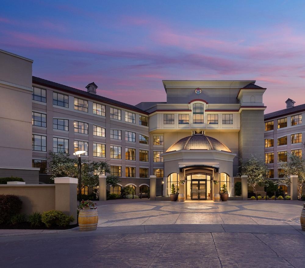 The Royal Kelowna - Bellstar Hotels & Resorts Buitenkant foto