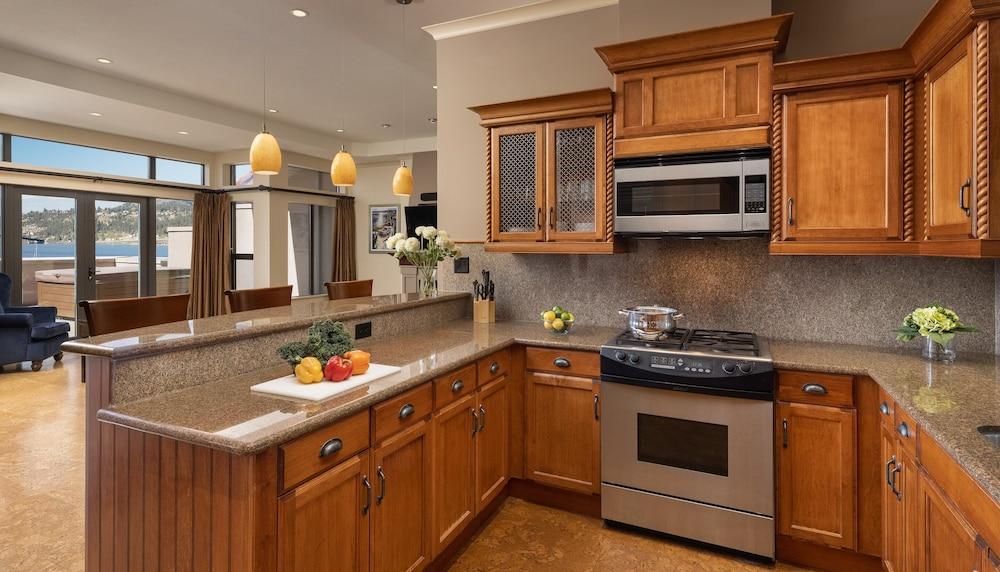 The Royal Kelowna - Bellstar Hotels & Resorts Buitenkant foto