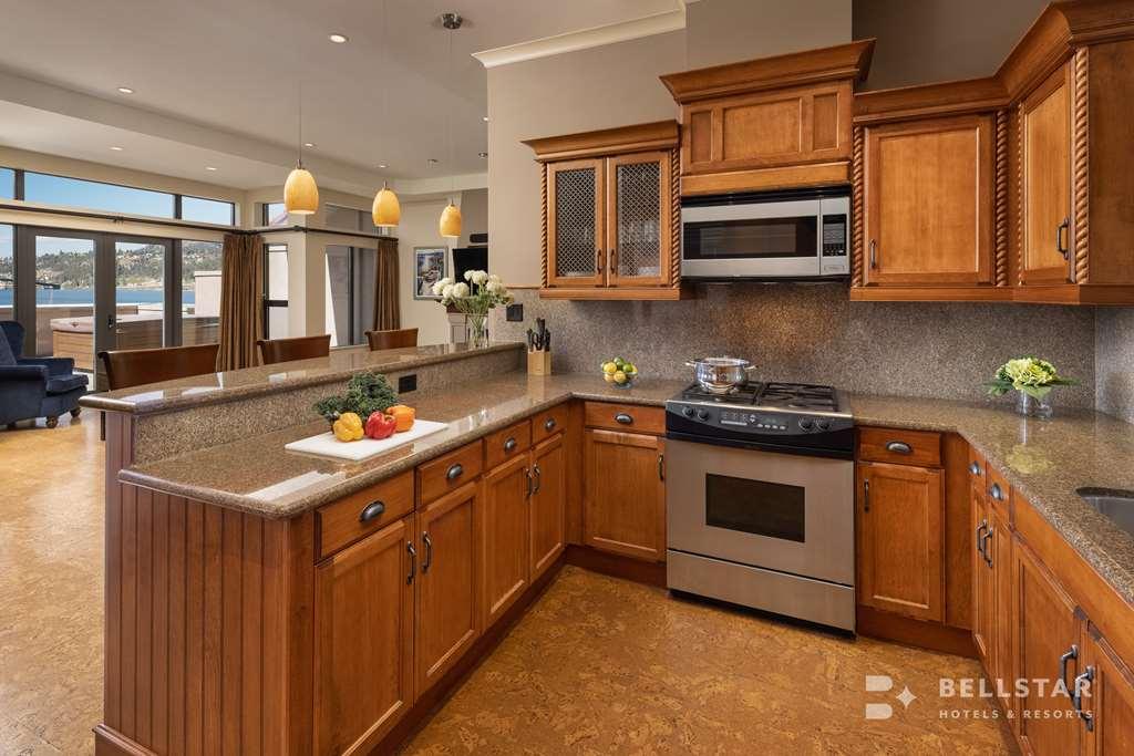 The Royal Kelowna - Bellstar Hotels & Resorts Buitenkant foto