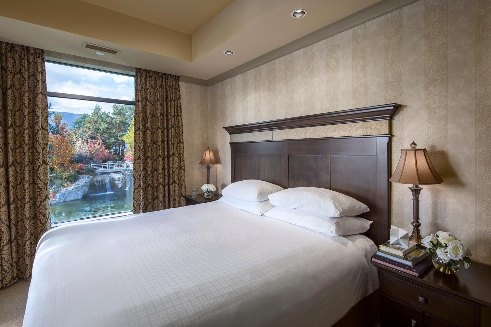 The Royal Kelowna - Bellstar Hotels & Resorts Buitenkant foto